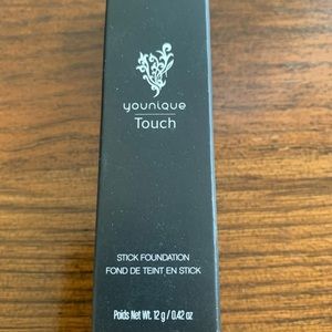 Younique stick foundation – taffeta